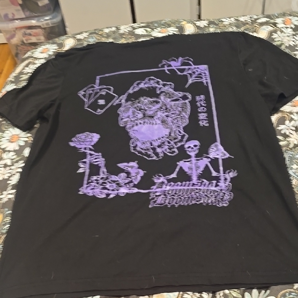 ❤️10/$40 Like New Shein Shirt Skull